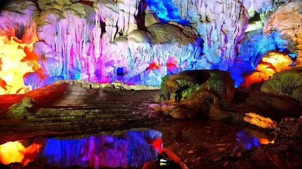 Thien Cung Cave, Ha Long Bay, Vietnam